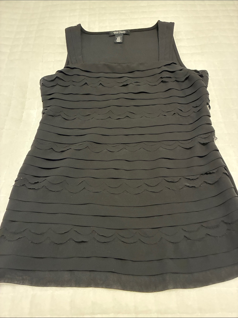 White House / Black Market Scalloped Tiered Tank. Size XS.